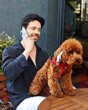 Murat Boz Instagram - Dünya onlarla çok daha anlamlı! 4 Ekim #DünyaHayvanlarıKorumaGünü'nü Bozzi ile kutluyoruz 🐕‍🦺
