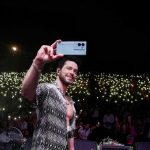 Murat Boz Instagram - İşte hayat tam da böyle anlarda kutlamaya değer! vivo V29 5G'nin 50MP Grup selfie kamerasıyla hepiniz kadrajımdasınız! ;) @vivo_turkiye