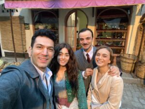 Murat Yildirim Instagram - Bu selfieler sizin için 😎 @iamdamlasonmez @simaybarlass @guvenyadamurat @azizdizisitv