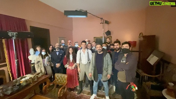 Murat Yildirim Instagram - 29 Ekim Cumhuriyet Bayramımız Kutlu Olsun. Ulu Önder Mustafa Kemal Atatürk’e sonsuz minnetle... @azizdizisitv @recaikaragoz @simaybarlass @firattanis