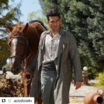 Murat Yildirim Instagram - YENİDEN BAŞLAMANIN, AŞKIN VE HÜRRİYET’İN ADIDIR “AZİZ”. Yakında @showtv de buluşmak üzere... @azizdizisitv @o3medya @zeyntann @recaikaragoz