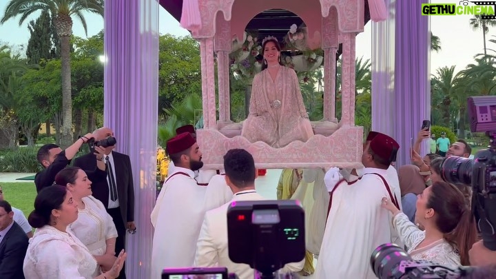 Murat Yildirim Instagram - Fas’ta bebeğiniz olduğu zaman “Sobo3” (subuh) adı verilen geleneksel düğün yapılır…Miray’ımız için yapılan düğünden 😍❤️. Sobo3 for our daughter Miray in Morocco. #traditional