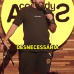 Murilo Couto Instagram - E quem resiste à um padre gostoso? Nem mesmo os ateus 🤣 #MuriloCouto #humor #ComediaStandUp