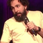 Murilo Couto Instagram - O próximo passo é PhD em Escalada com foco em Everest 🤣 #MuriloCouto #StandUpComedy #humor #escalada