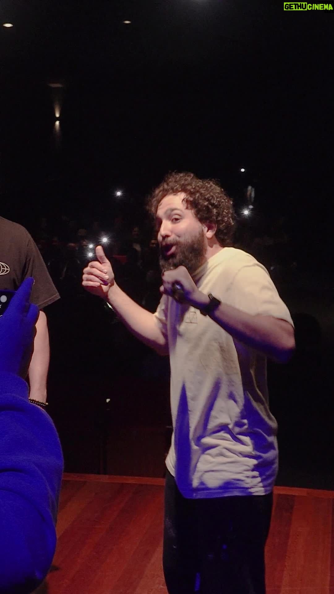 Murilo Couto Instagram - Quem é Coldplay perto desse show de luzes e animação? 🤣 O show de Osasco foi hilário e logo logo levo esse sucesso mundial para Campinas e São Caetano do Sul! Quem eu vejo por lá? #MuriloCouto #StandUpComedy #humor