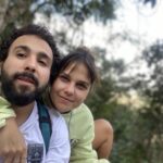 Murilo Couto Instagram - A mulher que me tira do Wi-Fi e me põe pra andar em (todas as) trilhas e praias (do mundo). Ela nem tem Instagram pq não tem sinal na floresta, mas queria falar pra vocês aqui que amo ela demais❤️. Agora dá licença que vou comer lentilha orgânica e praticar yoga tibetano numa ilha do litoral do Chipre. Feliz dia dos namorado