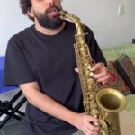 Murilo Couto Instagram - Falaaaaa galera de Curitiba! Venho aqui , com todo meu talento no sax, para avisar vocês que restam poucos ingressos para a sessão extra no Teatro Bom Jesus nesta sexta-feira! Não vacila e já garante seu ingresso! Link na bio! #MuriloCouto #StandUpComedy #Curitiba