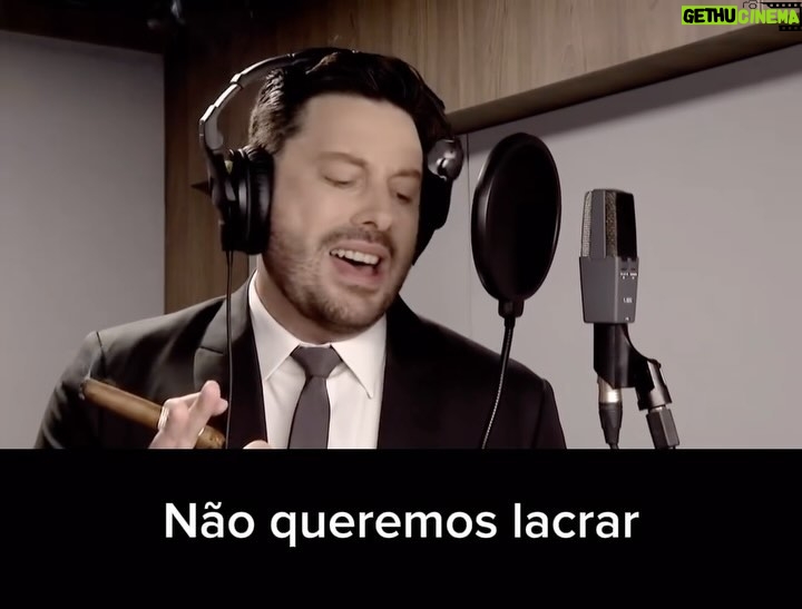 Murilo Couto Instagram - Não acredita em milagres? Comece a acreditar, pois foi isso que fez pessoas como nós em tempos como esses ficar 10 anos no ar. Hoje estreamos nossa nova temporada comemorando uma década de talk-show no SBT e todos vocês ajudaram a construir essa história. Obrigado por fazerem parte desse milagre, pessoal!