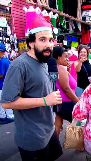Murilo Couto Instagram - 2 reais ou um presente misterioso?  #thenoite #thenoitecomdanilogentili #presentemisterioso #murilocouto