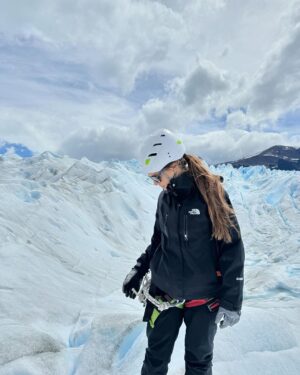 Murilo Couto Instagram - Reis da Patagônia! Clima suave do verão de El Calafate me lembrou Belém❄️. 
Muito obrigado @brasileirosemelcalafate e @flexviagens e @polianacamelo que fizeram tudo por nós nessa viagem!