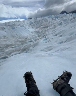 Murilo Couto Instagram - Reis da Patagônia! Clima suave do verão de El Calafate me lembrou Belém❄️. 
Muito obrigado @brasileirosemelcalafate e @flexviagens e @polianacamelo que fizeram tudo por nós nessa viagem!