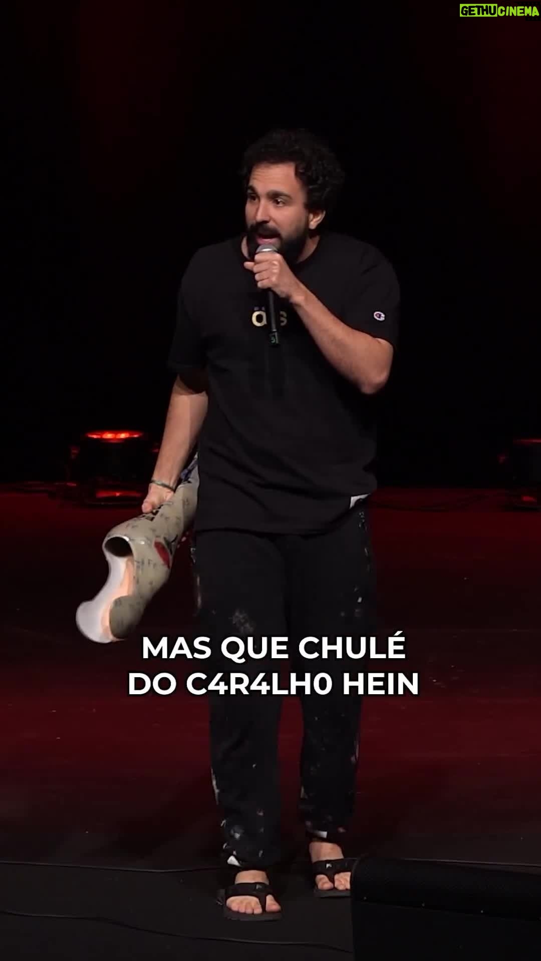 Murilo Couto Instagram - O dia que quase rolou uma rinha de perneta no show do @ogiolisboa Próximos Shows, link na Bio: 25. NOVEMBRO TEATRO MUNICIPAL JOSÉ ANTÔNIO PARRA GOMES SÁBADO | 20H TUPÃ / SP --------------------- 26. NOVEMBRO TEATRO CESAR CAVA DOMINGO | 20H PRESIDENTE PRUDENTE / SP --------------------- 30. NOVEMBRO (TRAPIOCA) HILLARIUS COMEDY VP QUINTA | 21H SÃO JOSÉ DOS CAMPOS / SP #standupcomedy #saopaulo #pcd #caos #viral #murilocouto