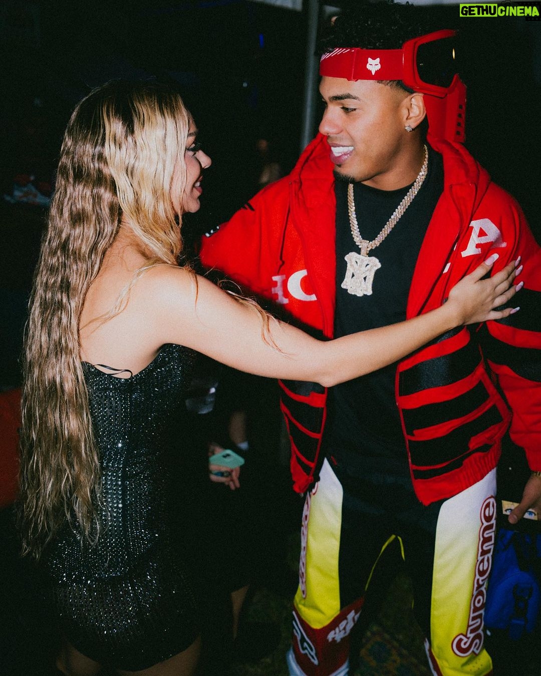 Myke Towers Instagram - Se sintió el cilindraje cuando llegamos al Motherland en casa PR🇵🇷 Había mucha gente dura a la vez, no me quería ir pero toca trabajar ya mismo me trepo a cantar en ATLANTA🤯😈🤪 Los quiero Ready #lveutour #vltnlm #youngkingz