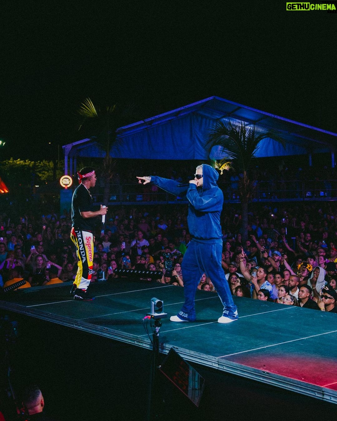 Myke Towers Instagram - Se sintió el cilindraje cuando llegamos al Motherland en casa PR🇵🇷 Había mucha gente dura a la vez, no me quería ir pero toca trabajar ya mismo me trepo a cantar en ATLANTA🤯😈🤪 Los quiero Ready #lveutour #vltnlm #youngkingz
