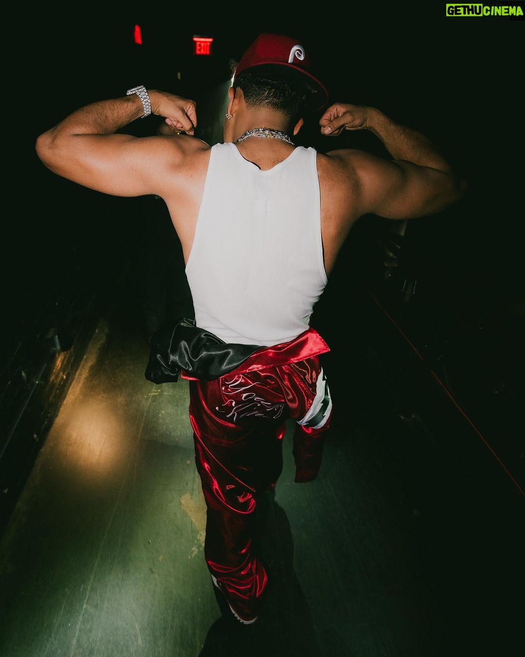 Myke Towers Instagram - PHILLY❤️ Anoche se sintió territorio del YK Gracias por llegarle y pasarla hp conmigo! Había una energía a otro level y gente de todas las edades tengo que virar Si o Si! MARYLAND ponte ready🤯😈🤪 #lveutour #youngkingz