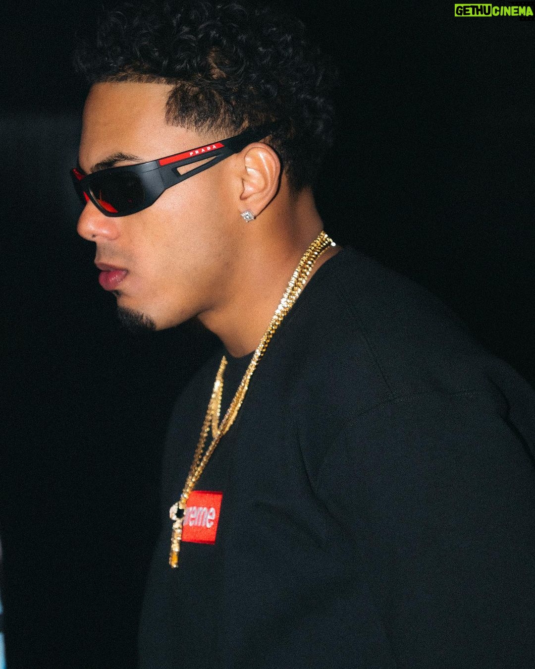 Myke Towers Instagram - A donde sea que llegamos se siente el Ki #lveutour #youngkingz