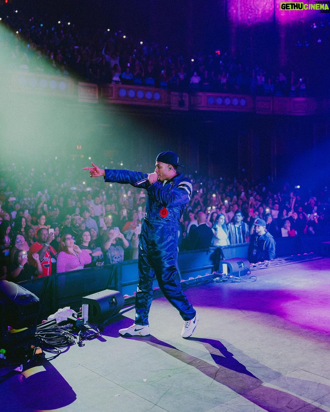 Myke Towers Instagram - A donde sea que llegamos se siente el Ki #lveutour #youngkingz