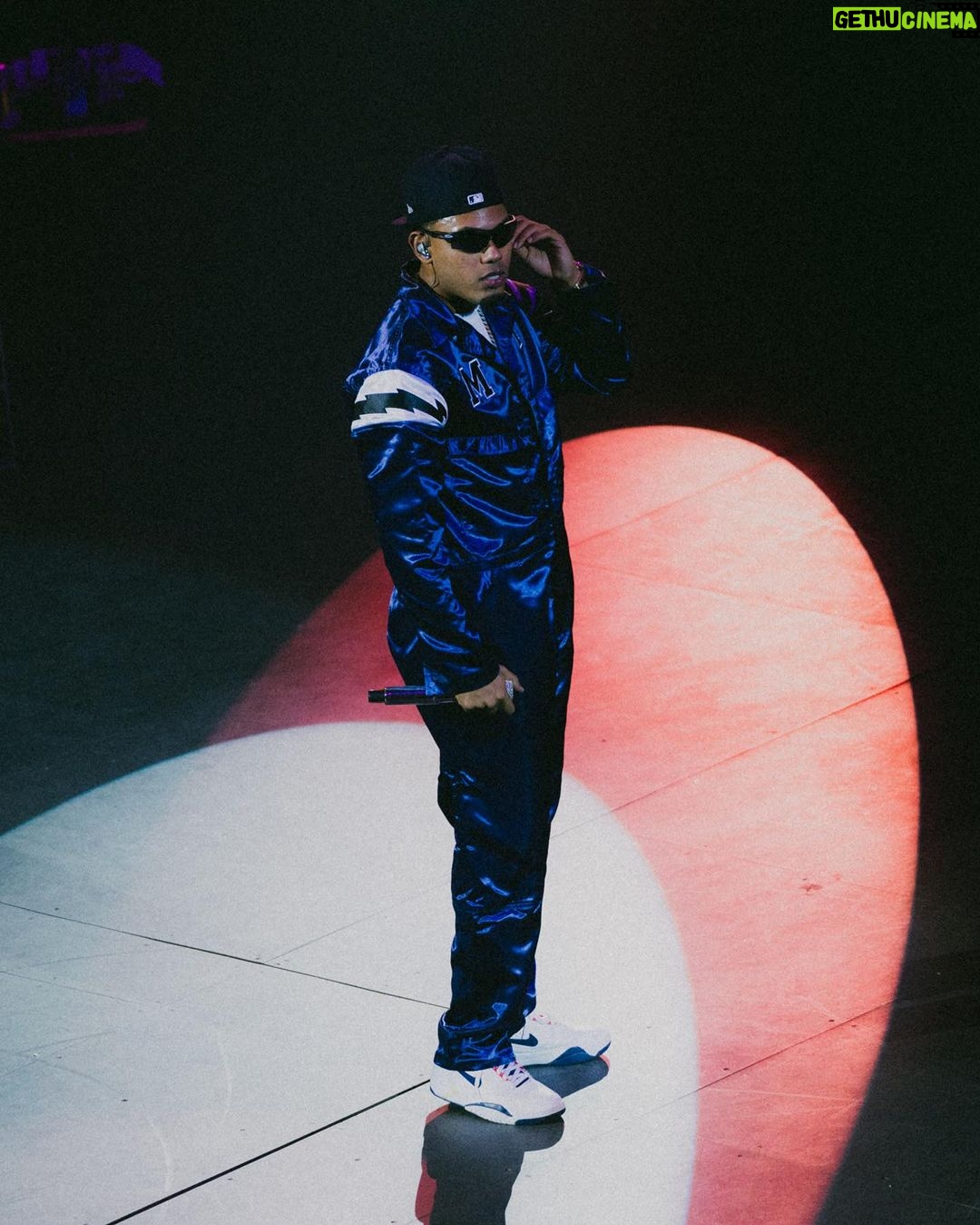 Myke Towers Instagram - A donde sea que llegamos se siente el Ki #lveutour #youngkingz