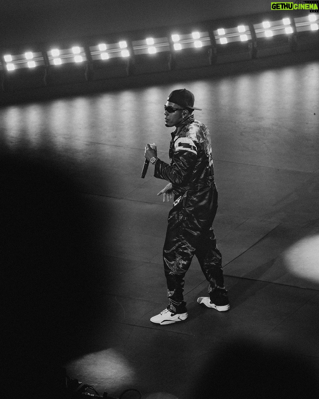 Myke Towers Instagram - A donde sea que llegamos se siente el Ki #lveutour #youngkingz