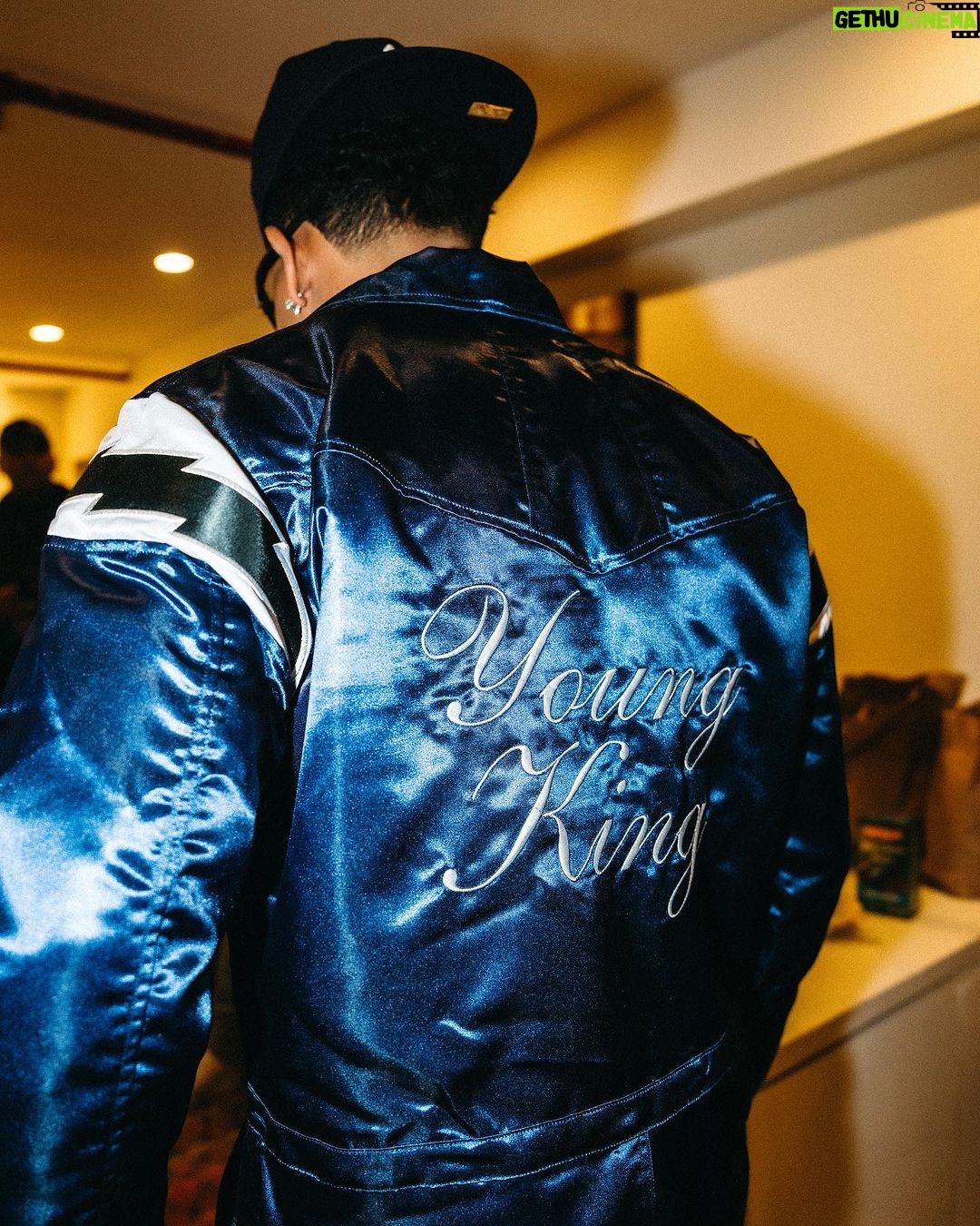 Myke Towers Instagram - A donde sea que llegamos se siente el Ki #lveutour #youngkingz