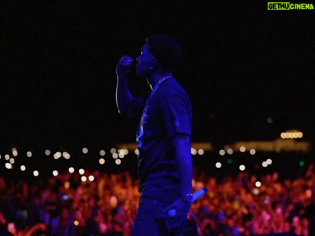 Myke Towers Instagram - Gracias a todos por su cariño y apoyarme siempre🫶🏾 Los veo pronto!!! Ya estoy loco por cantar en USA y Latinoamérica hay muchos lugares que nunca he ido así que pendientes #youngkingz #lveu
