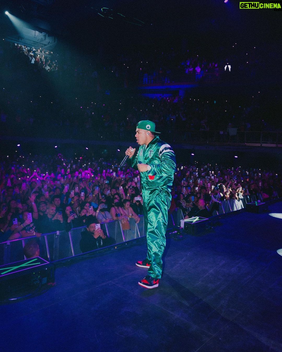 Myke Towers Instagram - Antes me decian loco ahora todos son locos conmigo #youngkingz #lveutour