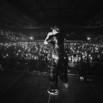 Myke Towers Instagram - Nunca había conectado tanto con mis fanáticos, si no es por ustedes ni cuenta me doy de mi evolución! Gracias a mi gente de EL PASO TX❤️ Se les fué la mano anoche🤯😈 Ya estoy en DALLAS espero que estén ready!!! #lveutour #youngkingz