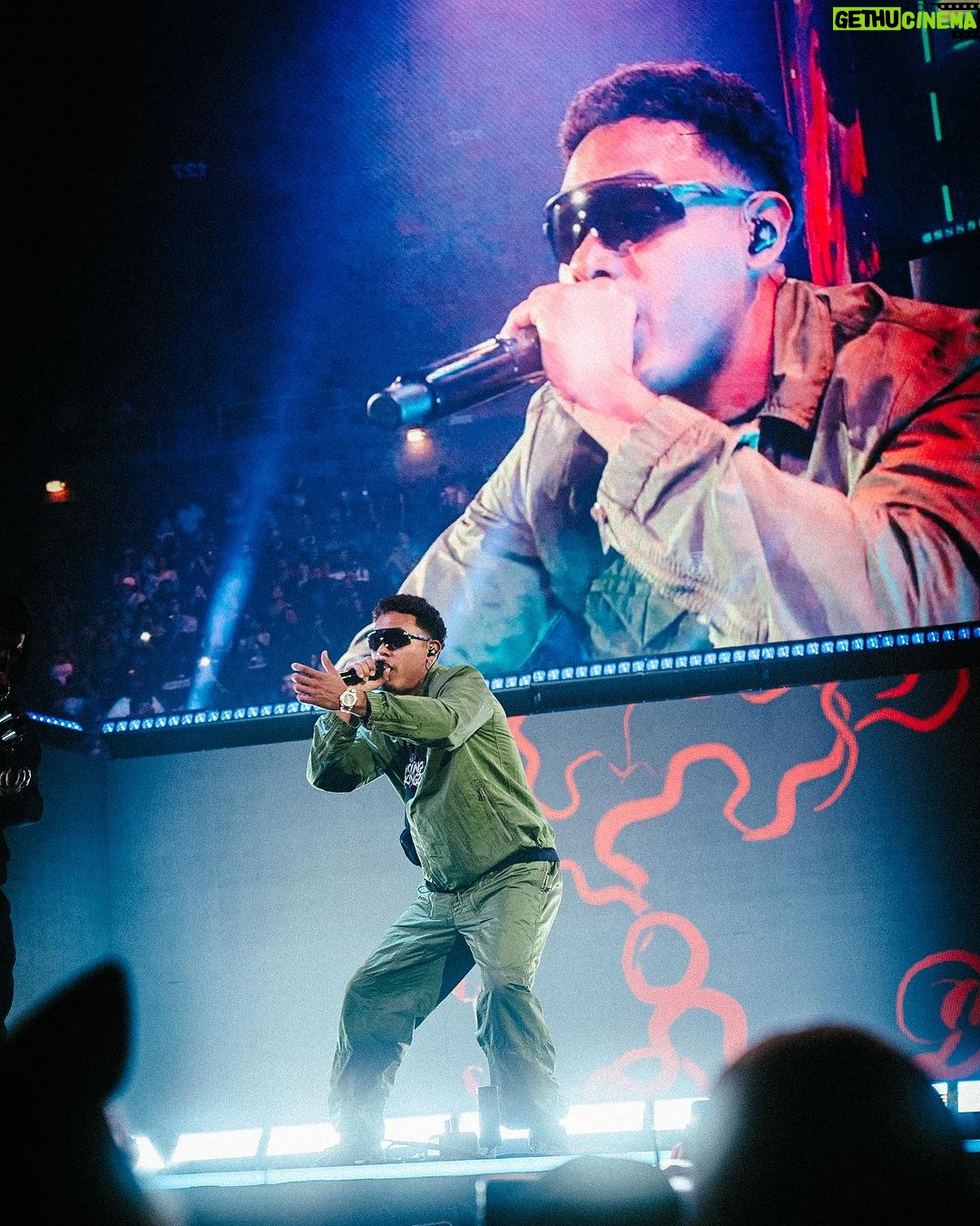 Myke Towers Instagram - Me quieren mucho en SAN ANTONIO Gracias por el amor que me demostraron anoche!! Ya estoy en EL PASO TX No se que esta pasando en los show siento que les doy como que morbo #lveutour #youngkingz