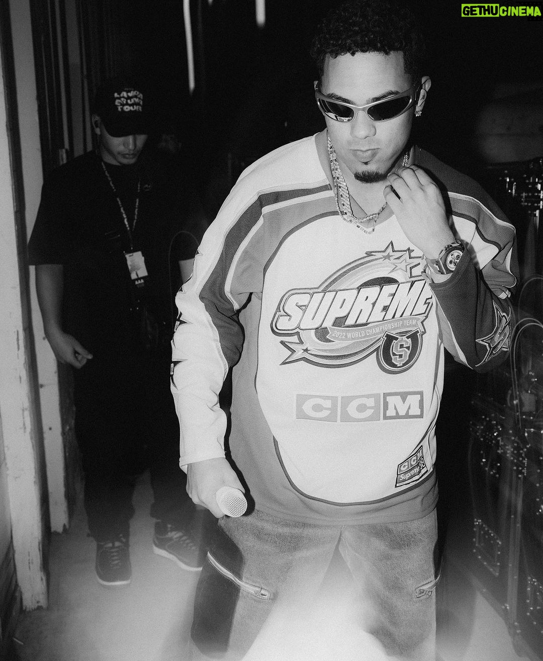 Myke Towers Instagram - SAN DIEGO el apoyo se sintió al 100% ❤️ Gracias de corazón!! Mañana es el turno de HOUSTON #lveutour #youngkingz