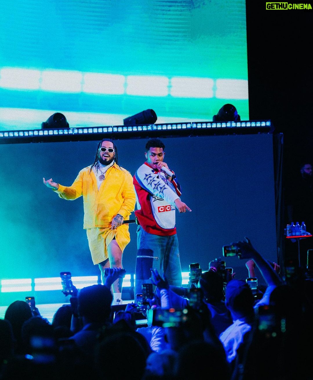 Myke Towers Instagram - SAN DIEGO el apoyo se sintió al 100% ❤️ Gracias de corazón!! Mañana es el turno de HOUSTON #lveutour #youngkingz