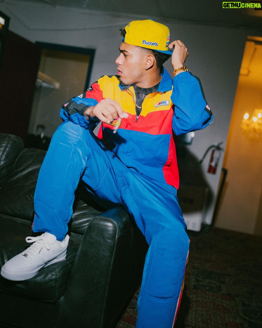 Myke Towers Instagram - CARMELO EN DENVER❤️ HOY LE TOCA A UTAH😈🤯 #lveutour #youngkingz
