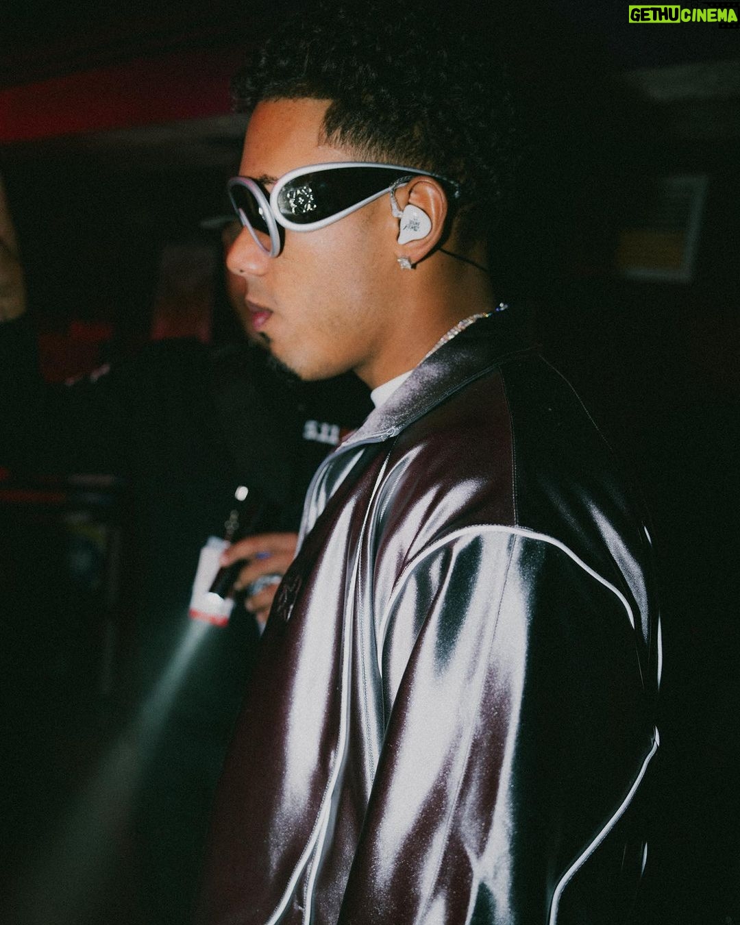 Myke Towers Instagram - CARMELO EN DENVER❤️ HOY LE TOCA A UTAH😈🤯 #lveutour #youngkingz