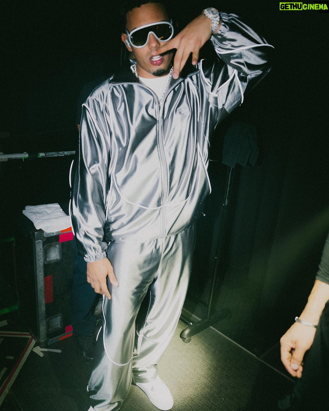 Myke Towers Instagram - CARMELO EN DENVER❤️ HOY LE TOCA A UTAH😈🤯 #lveutour #youngkingz