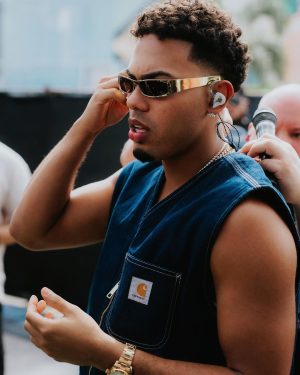 Myke Towers Instagram - Hoy empieza #lveutour por los Estados Unidos! Nos vemos en la noche Chicago 🤪 #youngkingz