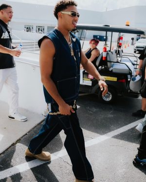 Myke Towers Instagram - Hoy empieza #lveutour por los Estados Unidos! Nos vemos en la noche Chicago 🤪 #youngkingz