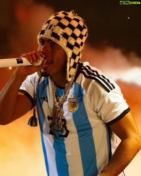 Myke Towers Instagram - GRACIAS POR DARTE CITA YK @tiagopzk ME GUSTÓ MUCHO ARGENTINA 🇦🇷