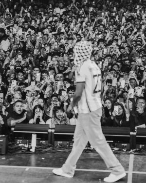 Myke Towers Instagram - ARGENTINA🇦🇷 TODAVÍA ESTOY ASIMILANDO EL APOYO QUE ME DIERON EN MI PRIMERA PRESENTACIÓN! NO VOY A OLVIDAR ESE CONCIERTO GRACIAS POR CANTARLAS TODAS A UNA SOLA VOZ NOS VEMOS PRONTO ❤️ #youngkingz #lveutour