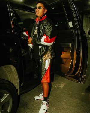 Myke Towers Instagram - CHILE🇨🇱 GRACIAS POR APOYARME DESDE EL DÍA 1 SE SINTIÓ EL CALOR❤️ LOS VEO PRONTO! #youngkingz