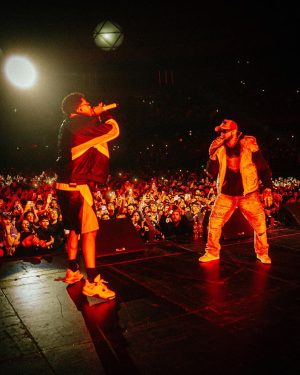 Myke Towers Instagram - CHILE🇨🇱 GRACIAS POR APOYARME DESDE EL DÍA 1 SE SINTIÓ EL CALOR❤️ LOS VEO PRONTO! #youngkingz