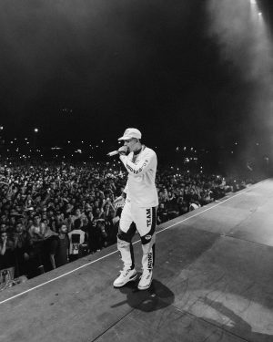 Myke Towers Instagram - GRACIAS PARAGUAY🇵🇾 POR RECIBIRME CON ESA ENERGÍA❤️ NOS VEMOS PRONTO #youngkingz
