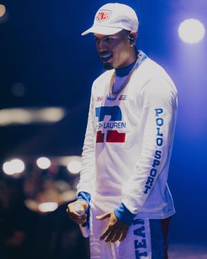 Myke Towers Instagram - GRACIAS PARAGUAY🇵🇾 POR RECIBIRME CON ESA ENERGÍA❤️ NOS VEMOS PRONTO #youngkingz