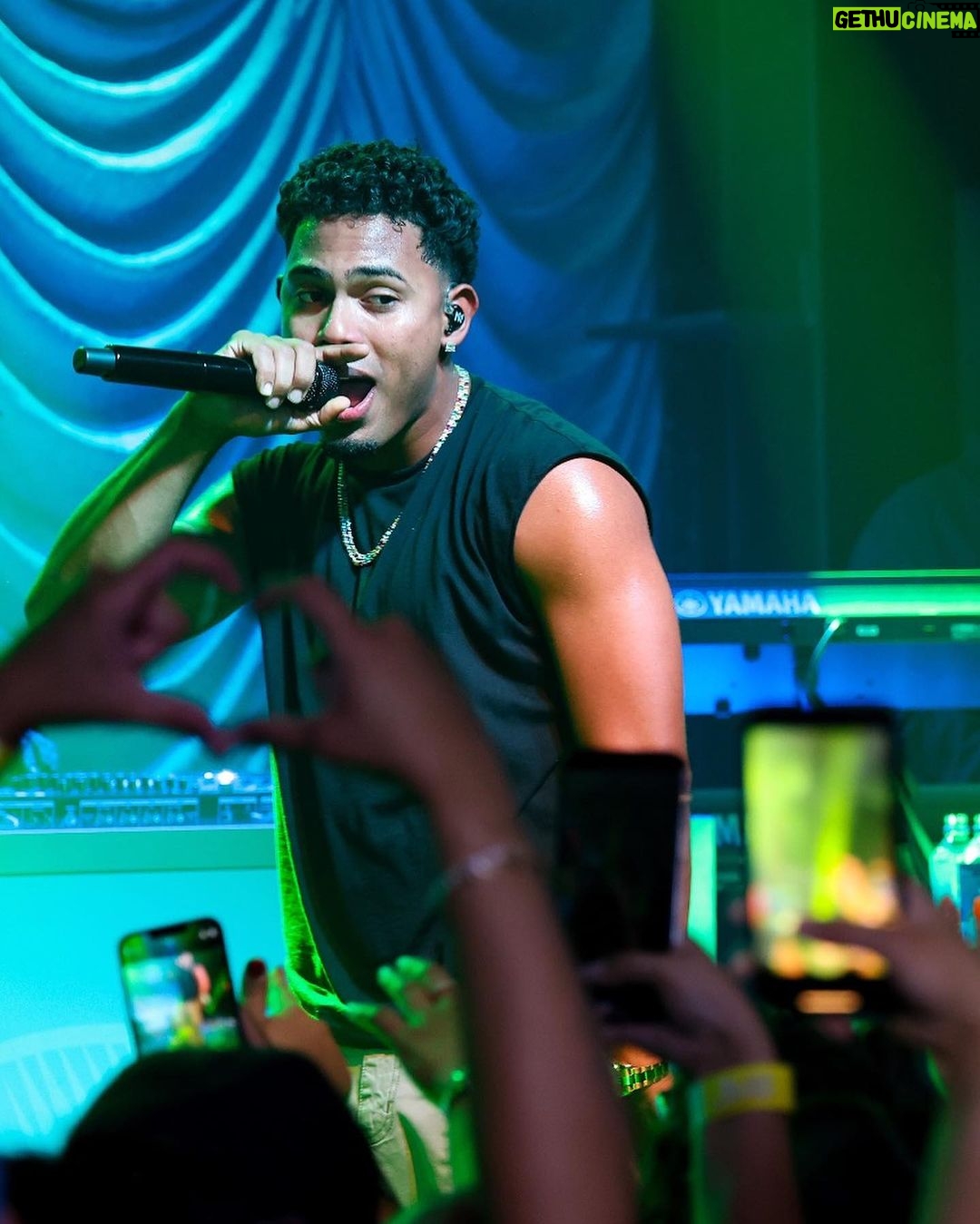 Myke Towers Instagram - Had a good time performing at the launch of Vita Coco Spiked with @captainmorganUSA tonight! The crowd was fire! 🫶🏾🤪 #ad