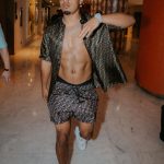 Myke Towers Instagram - Cuando me ponga ready voy sin camisa pa los show qsj 🤷🏾‍♂️