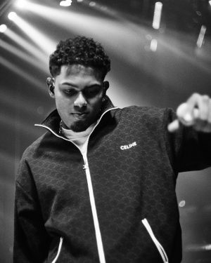 Myke Towers Instagram - SI YO BAJO SABE QUE LE HARÉ