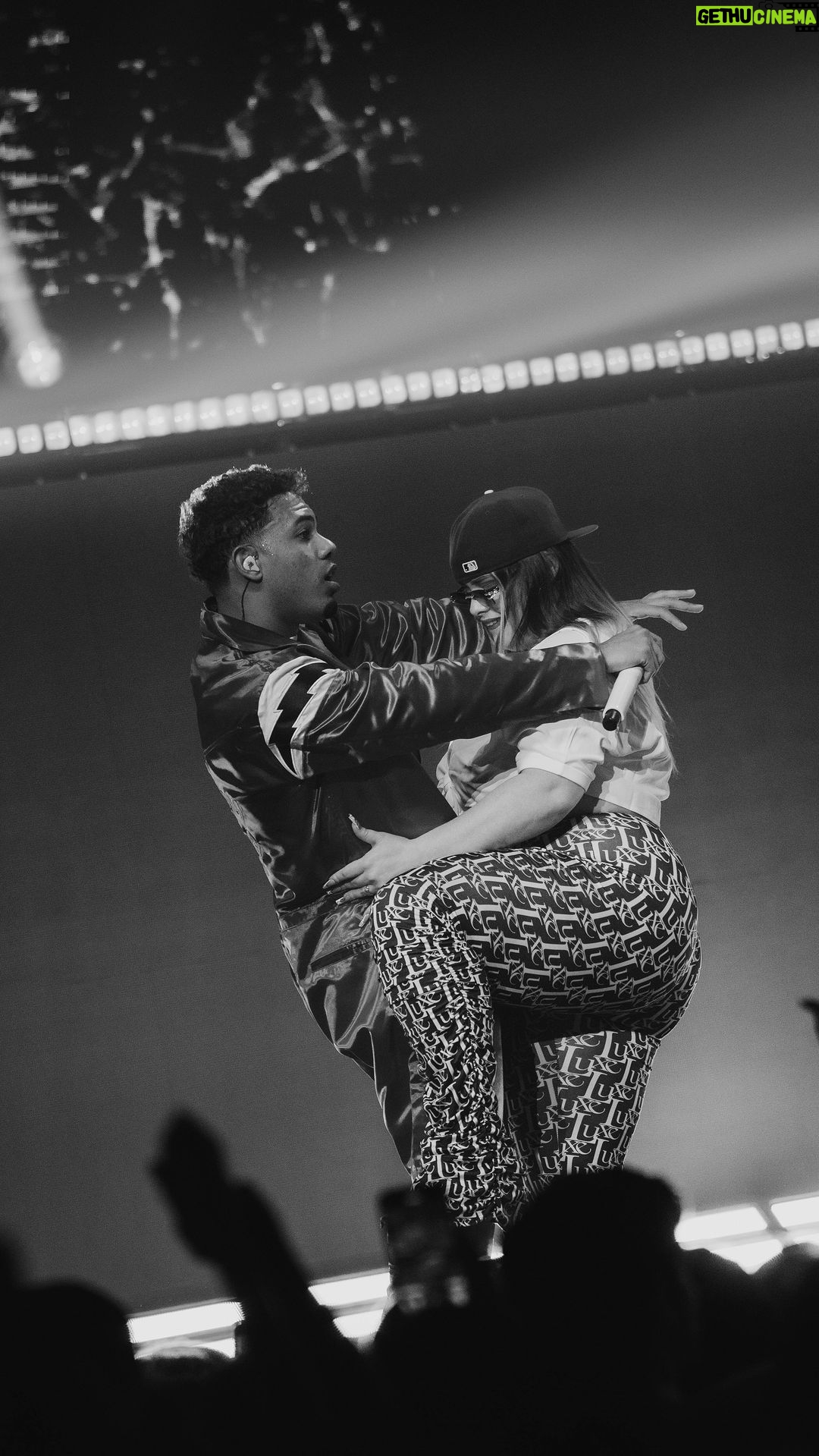 Myke Towers Instagram - Si lo cuento no me creen!! Es inexplicable lo que pasa en cada show los amo PHILLY❤️ Se me hace difícil complacerlas a todas Ahora me dicen y que el Rencoroso ajjajaja 🤪😈🤯 #lveutour #youngkingz