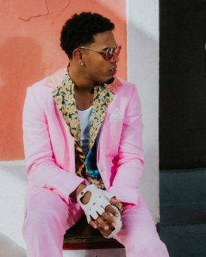 Myke Towers Instagram - #LaCapi Video Oficial Ya Disponible! No se bailar mas na que no sea perreo 🕺🏾 #YoungKingz