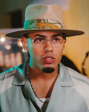 Myke Towers Instagram - #LaCapi Video Oficial Ya Disponible! No se bailar mas na que no sea perreo 🕺🏾 #YoungKingz