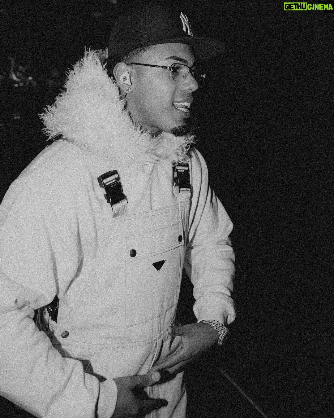 Myke Towers Instagram - No es culpa mía Uo, Si ella se me pega descontrolá 🤯😈🤪 #vltnlm #youngkingz