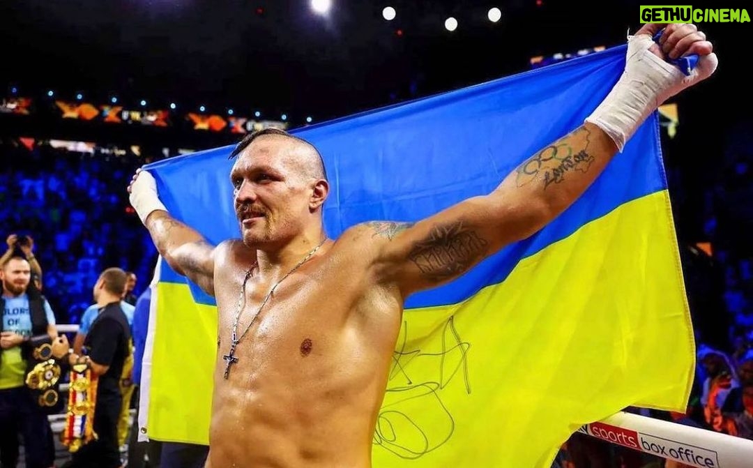 Mykhailo Khoma Instagram - Вітаємо Олександра @usykaa з ПЕРЕМОГОЮ✊👍 Це було неймовірно🇺🇦Дякую!!!
