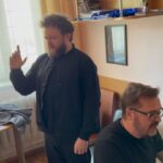 Mykhailo Khoma Instagram - Розспівка перед виступом @ponomaryovoleksandr Україна переможе ✊ Слава ЗСУ🇺🇦 Слава Україні💙💛 Ukraine